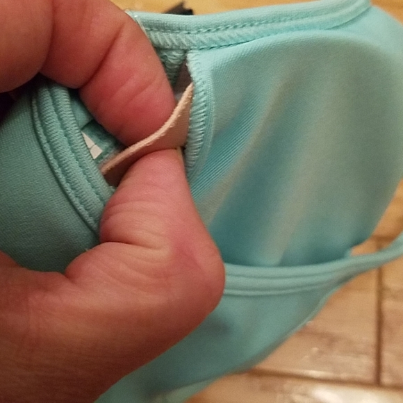 NWT size S Under Armour sports bra - Picture 4 of 6